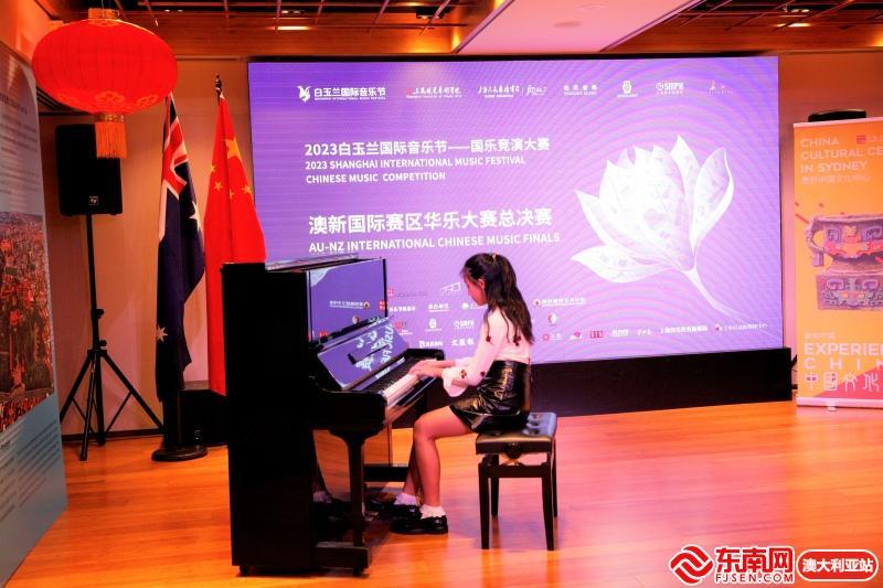 batch_演奏中国作品的钢琴选手.jpg