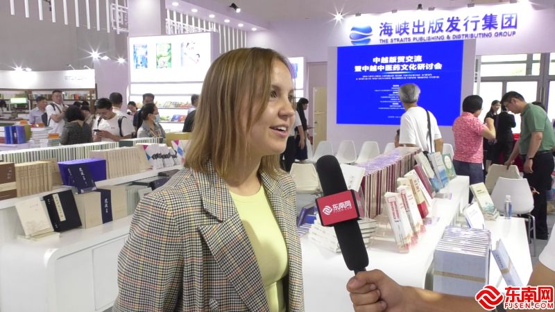 batch_图18 俄罗斯友人接受东南网记者采访.jpg