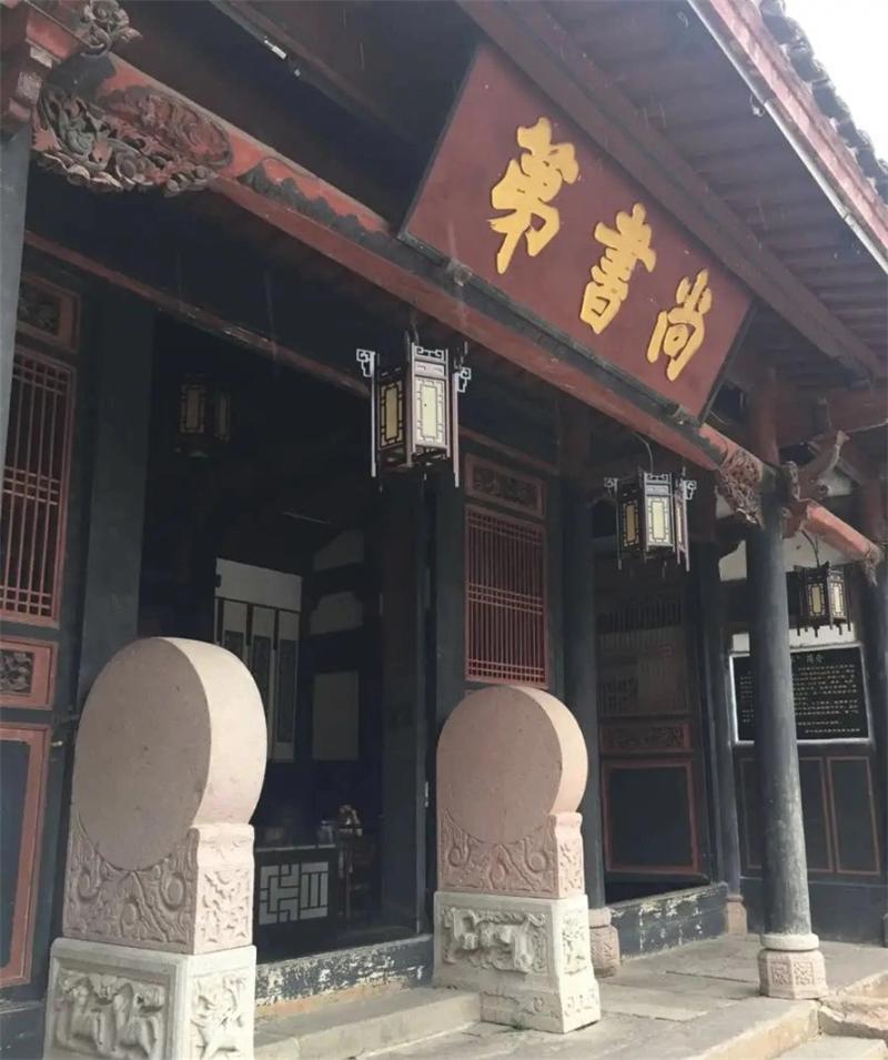 Minister’s Mansion, Taining